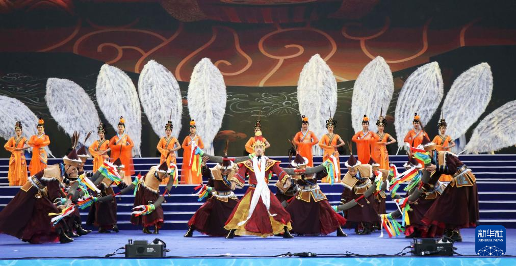 西藏山南：雅礱文化旅游節開幕